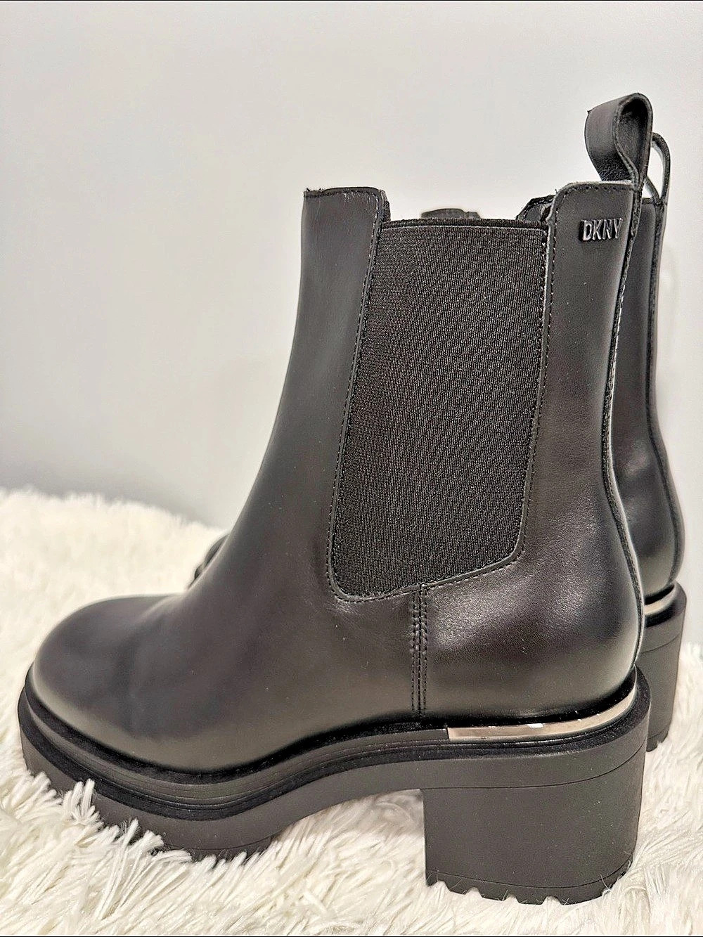 DKNY Patria-Chelsea B00 Chelsea Boots in Black US 7.5 NWT